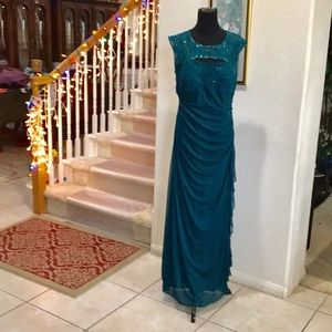 Worn at Christmas Ball party. Pit to pit 19.5 in.